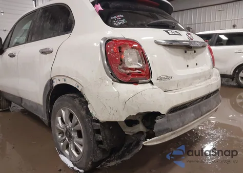 2016 Fiat 500X Easy z USA, uszkodzony, nr VIN ZFBCFYBT6GP375705